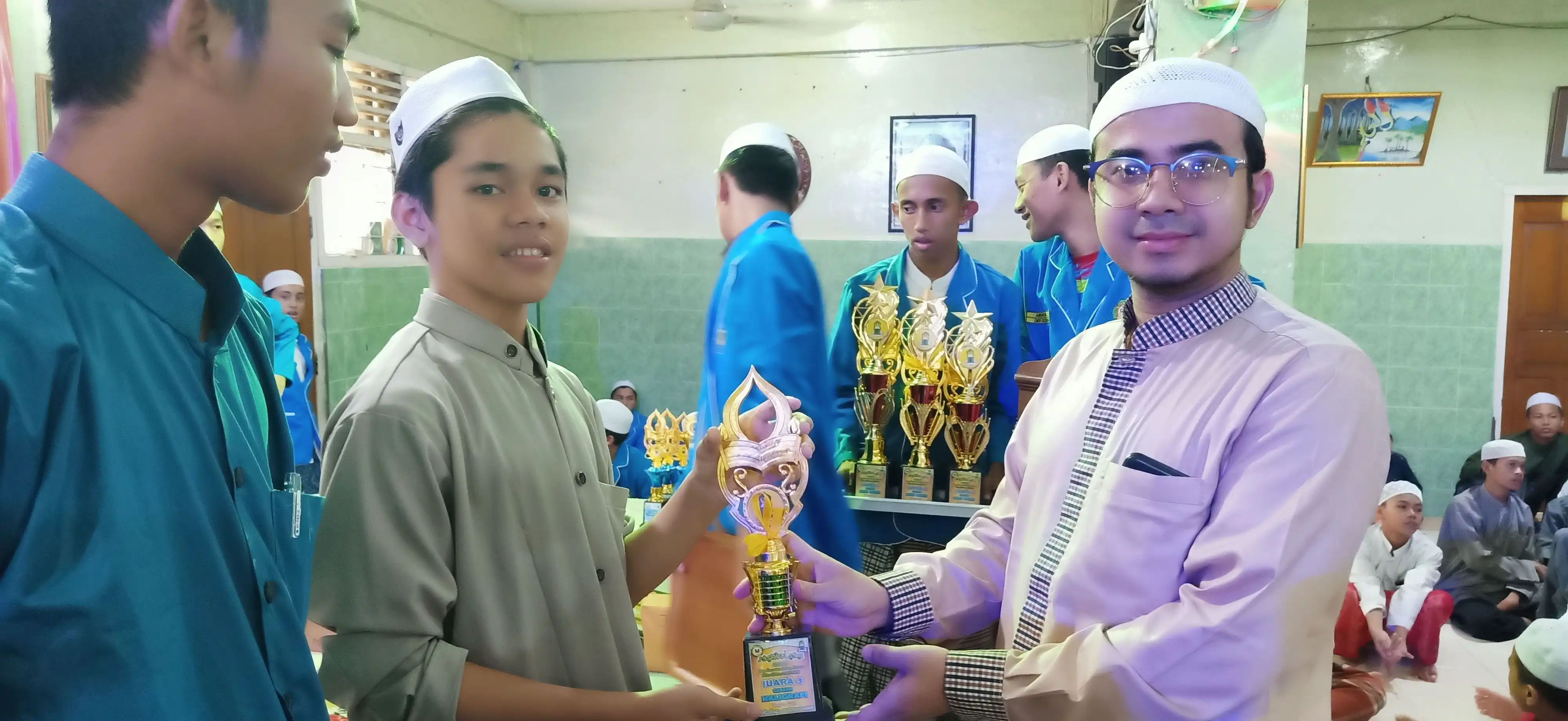 Pembagian Hadiah 75